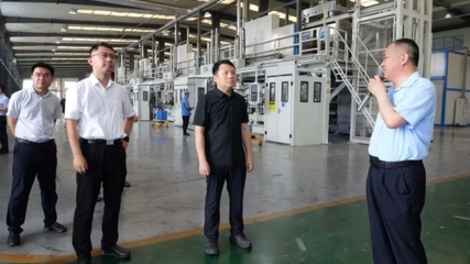 解洪濤調研區工業項目建設指揮部：環?？萍贾G色發展